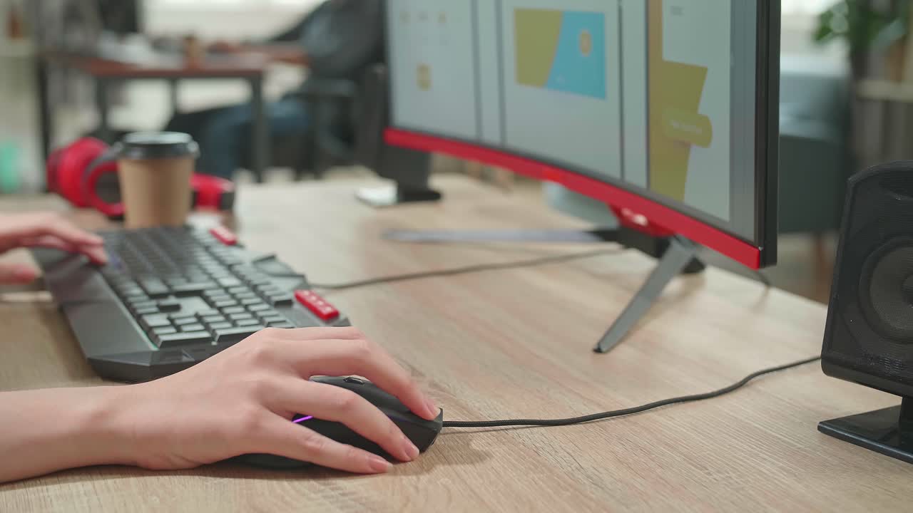Close Up Of The Woman'S Hand Editor Works In Photo Editing Software On His Personal Computer In Office