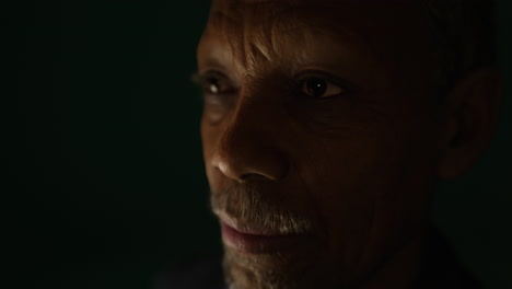 retrato increíblemente detallado de una cara africana