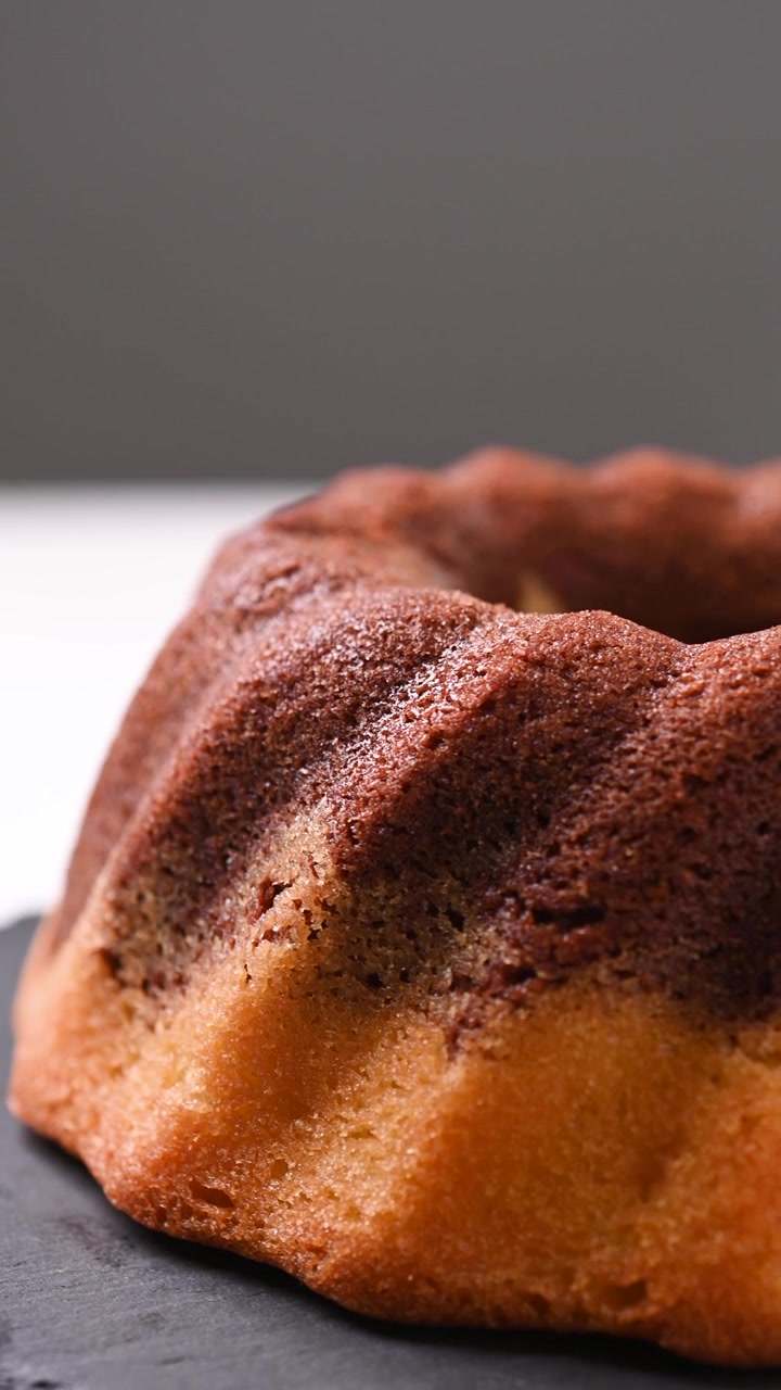 Obracająca się babka czekoladowa