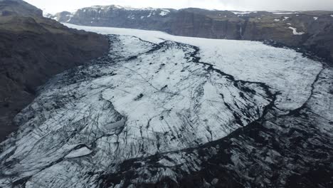 sólheimajökull glacier in iceland, ice mass floe in between mountain range