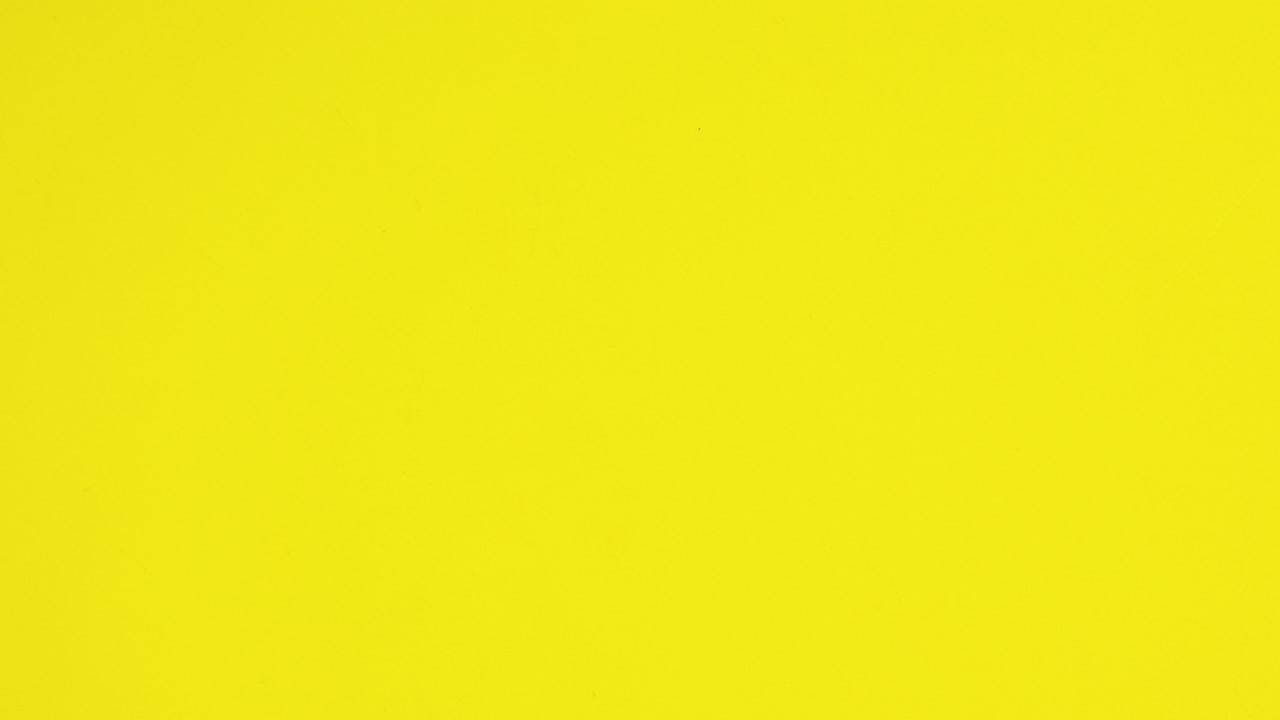 el texto para el marco aparece en el tema amarillo y los huevos para la pascua también aparecen.