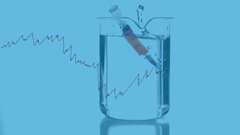 animación del procesamiento de datos sobre el vaso de laboratorio sobre fondo azul.