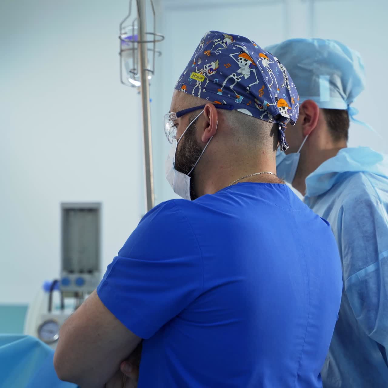 Doctors in surgery room talk before the operation. Male surgery professionals getting ready for operation