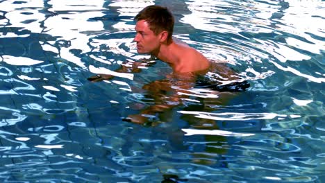 Fit-man-doing-aqua-aerobics-in-the-pool-