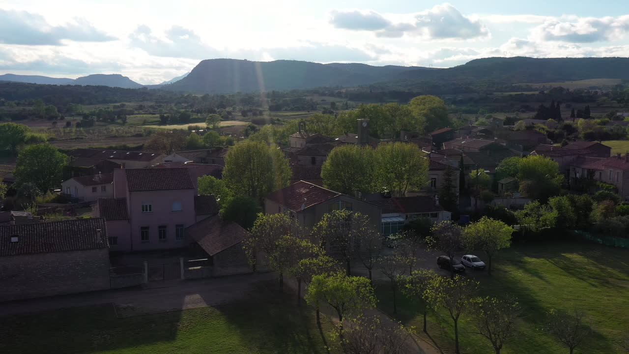 pueblo campagne herault occitanie francia puesta de sol manantial aéreo residencial rural