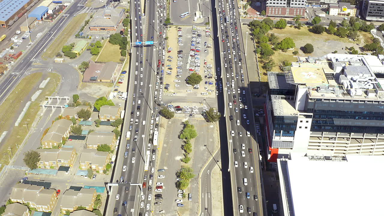 우리 모두는 여행해야 할 자신의 여정이 있습니다.