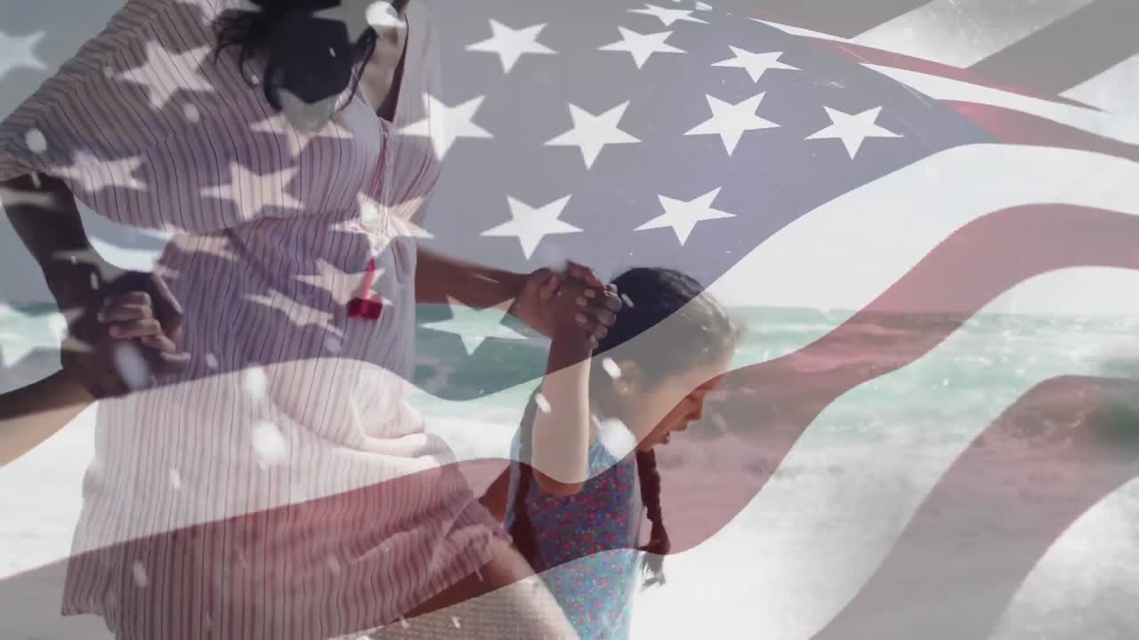 animación de la bandera de los estados unidos de américa sobre madre biracial con hijo e hija en la playa.