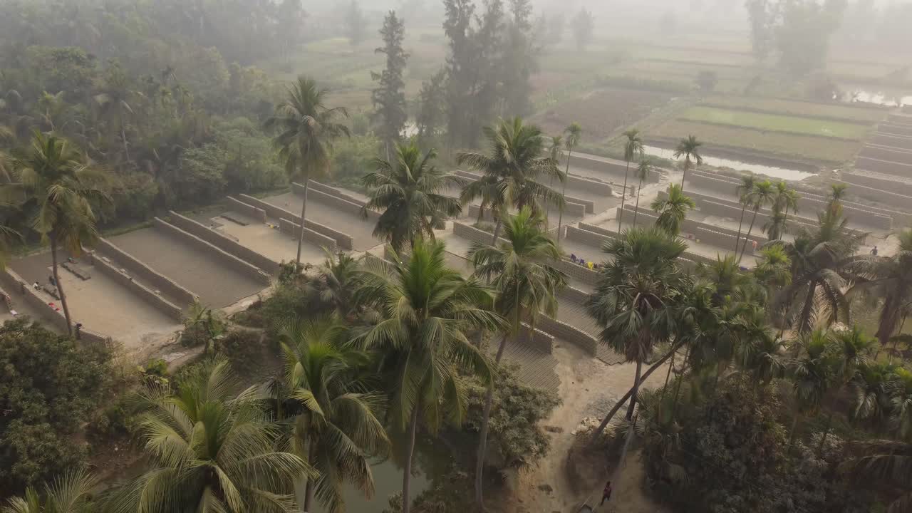 Murstensindustrien udviklede sig omkring den alluviale jord langs Ganges-floden.