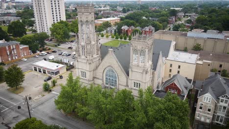 Erleben-Sie-Die-Pracht-Einer-Prächtigen-Alten-Kirche-Im-Herzen-Der-Innenstadt-Von-Louisville,-Die-Ihre-Historische-Schönheit-Und-Architektonische-Bedeutung-Zur-Schau-Stellt