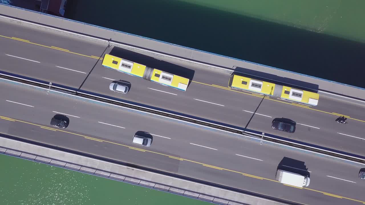 베오그라드의 브란코 다리의 회전 4k 공중 촬영