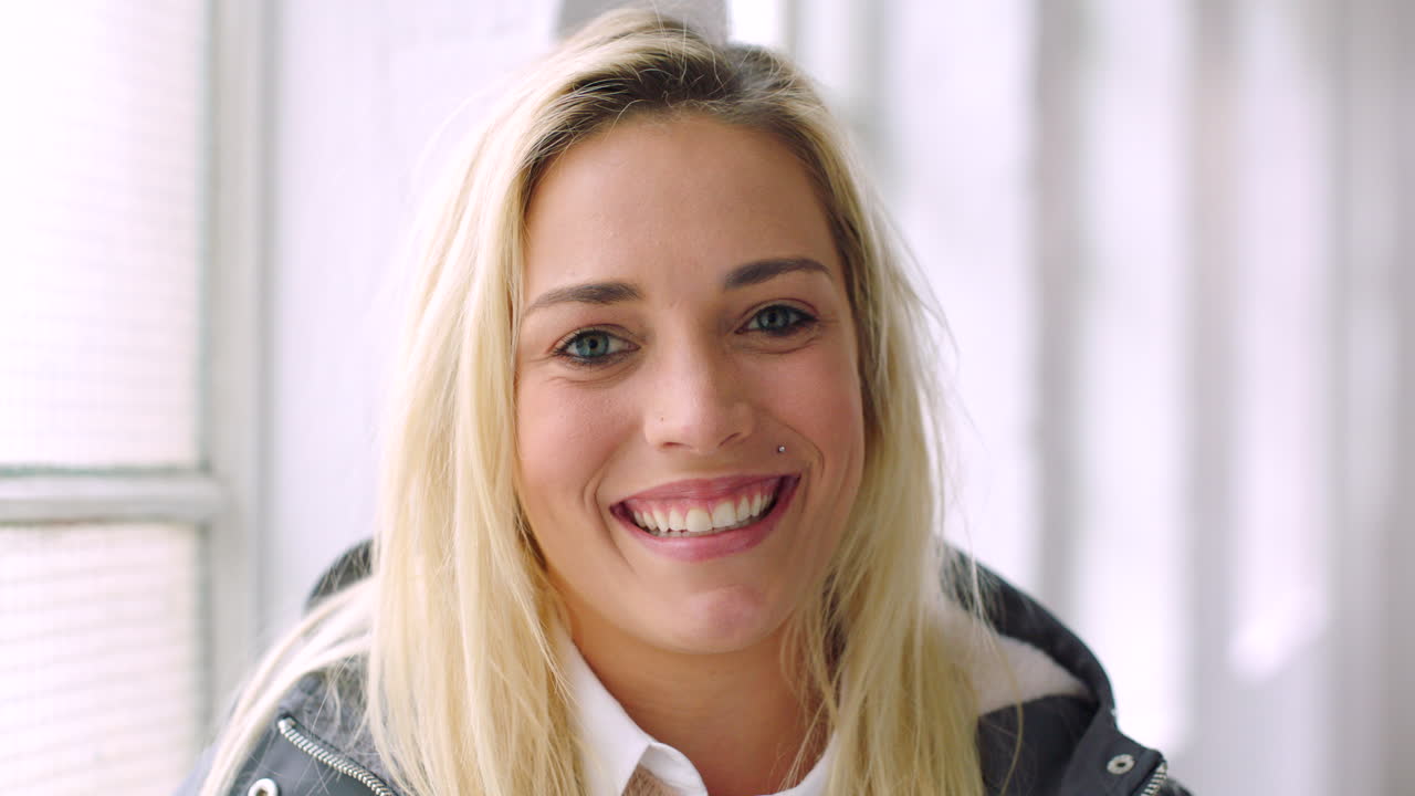 retrato de mujer sonriente