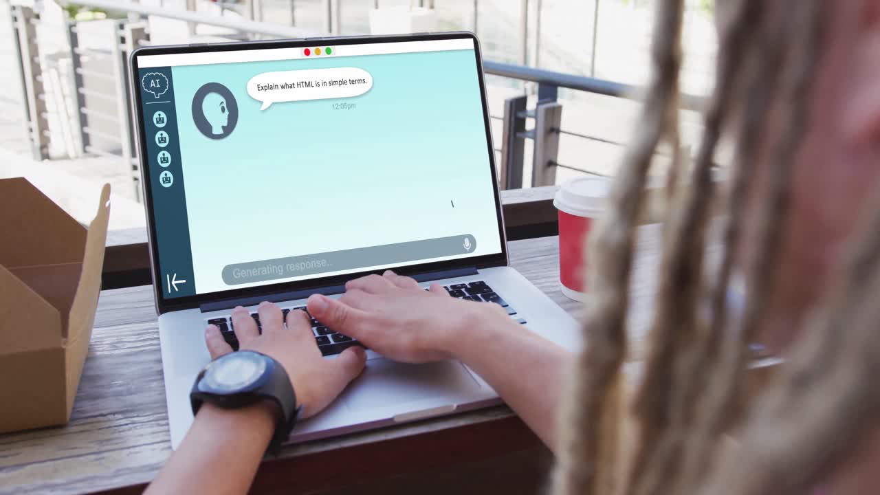 composición de un hombre biracial usando una computadora portátil con un chat en la pantalla