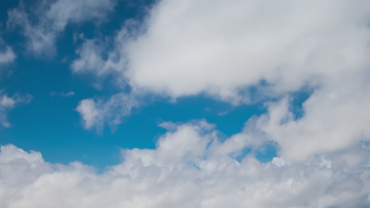 Timelapse of the blue sky moving clouds background.