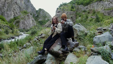 couple enjoying a drink in the mountains