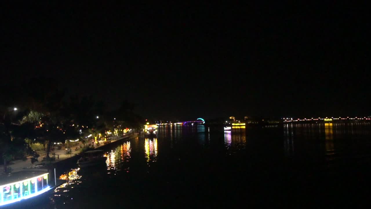 Night view of the river from the bridge