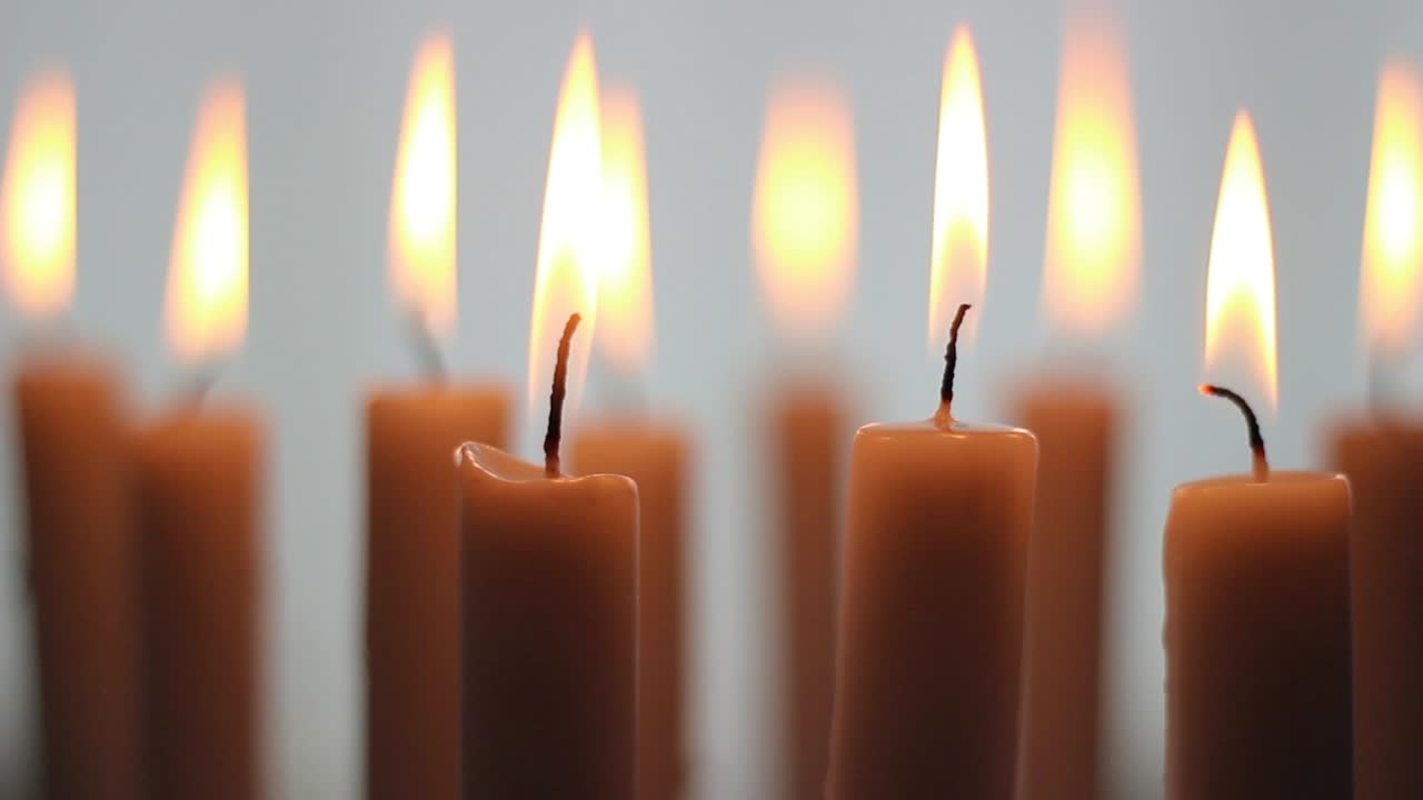 fuego de velas encendidas