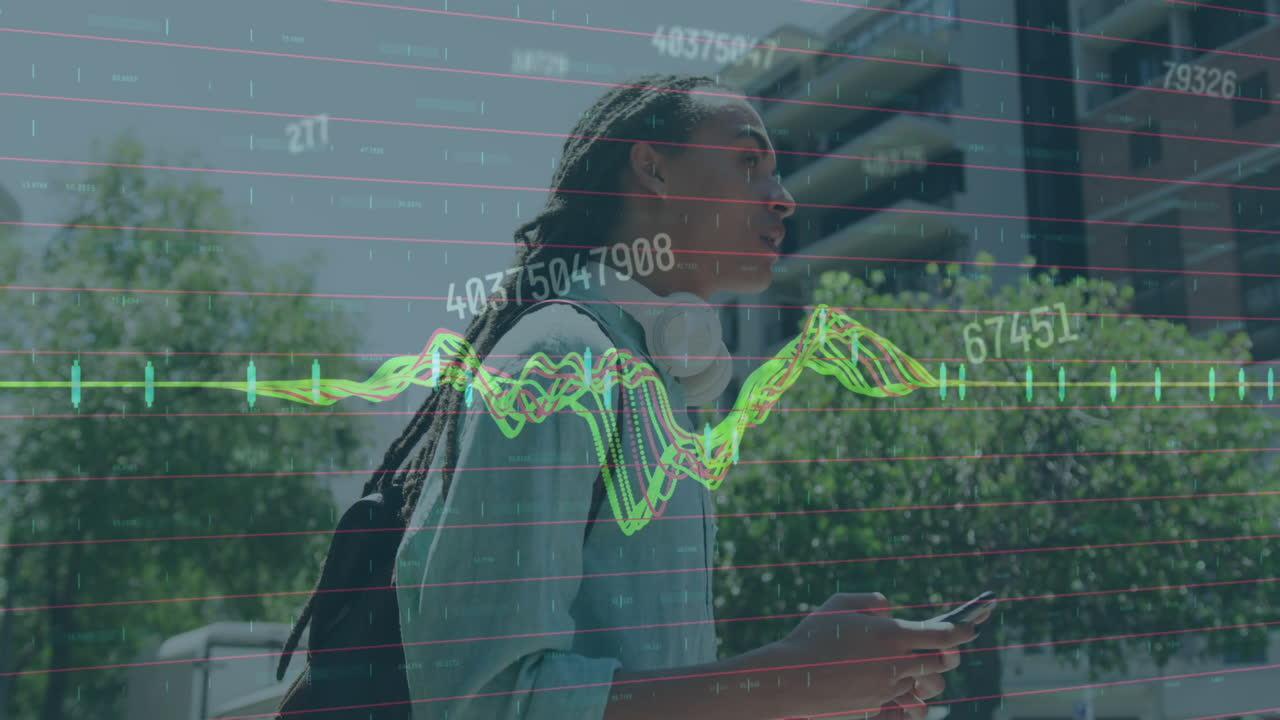 animación de gráficos y números cambiantes, hombre biracial usando el teléfono y levantando la mano para detener un taxi