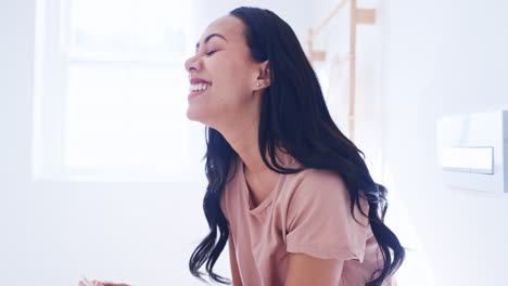 Sonrisa,-Emocionada-Y-Mujer-Con-Embarazo-Positivo