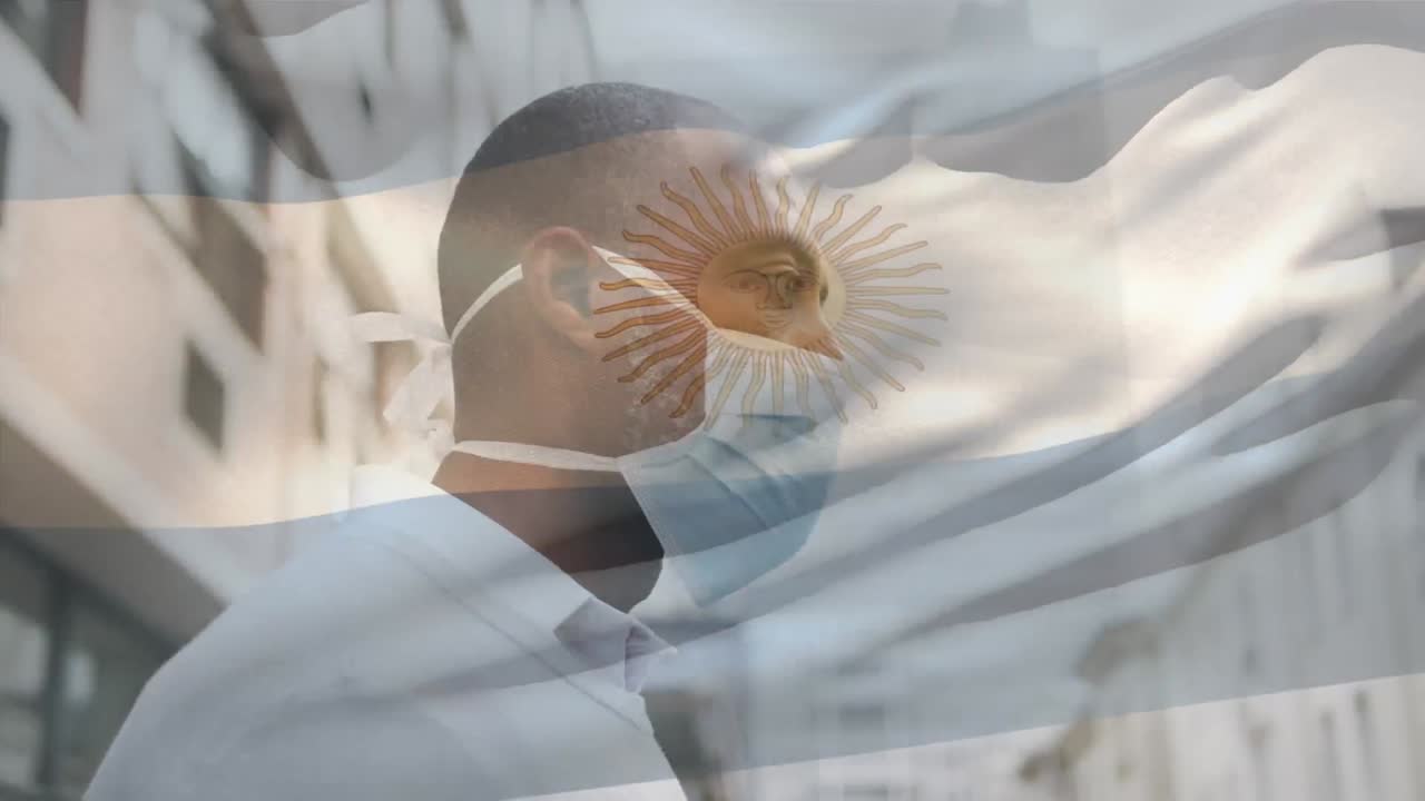 코로나 19 대유행 기간 동안 얼굴 마스크를 쓰고 있는 남자 위에 흔들리는 아르헨티나 국기의 애니메이션