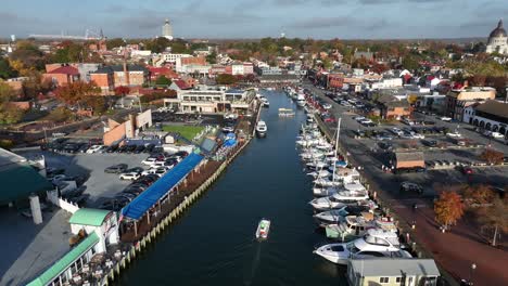 toma aérea de annapolis, maryland, que establece la toma del río severn y la casa del estado