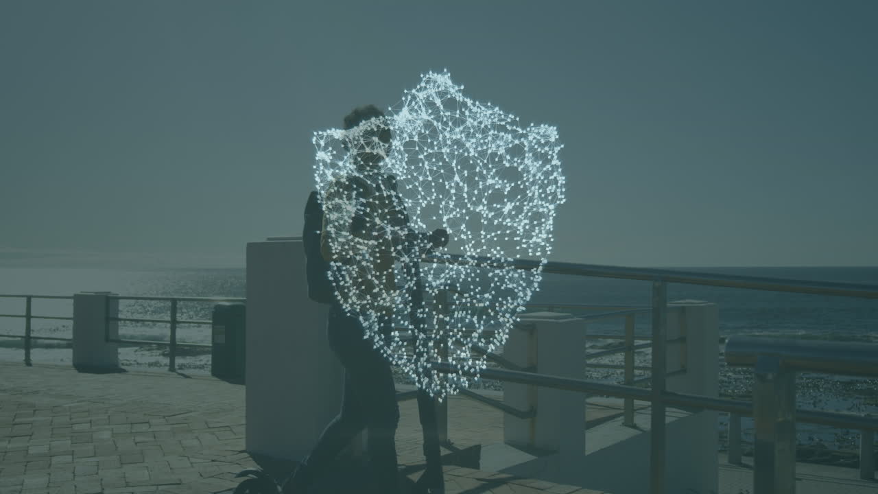 스쿠터를 가진 아프리카계 미국인 여성 위의 디지털 방패의 애니메이션