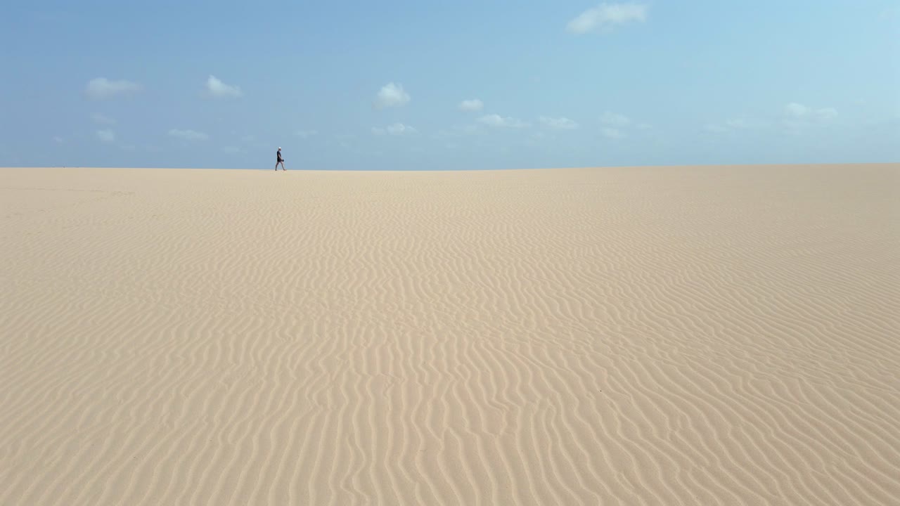 Sand dunes walking Colombia desert alone remote isolated La Guajira peninsula