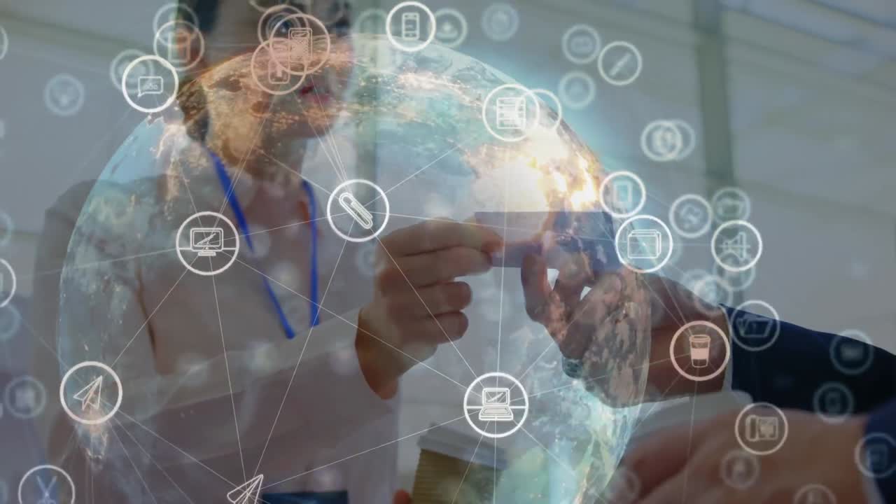 animación del globo con una red de conexiones sobre diversas personas de negocios