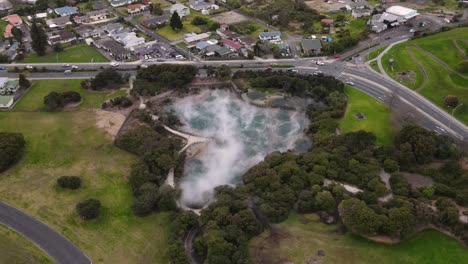 Hot-steaming-spring-in-city-park,-Rotorua