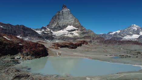 Matterhorn-mountain-peak-in-Zermatt,-Switzerland