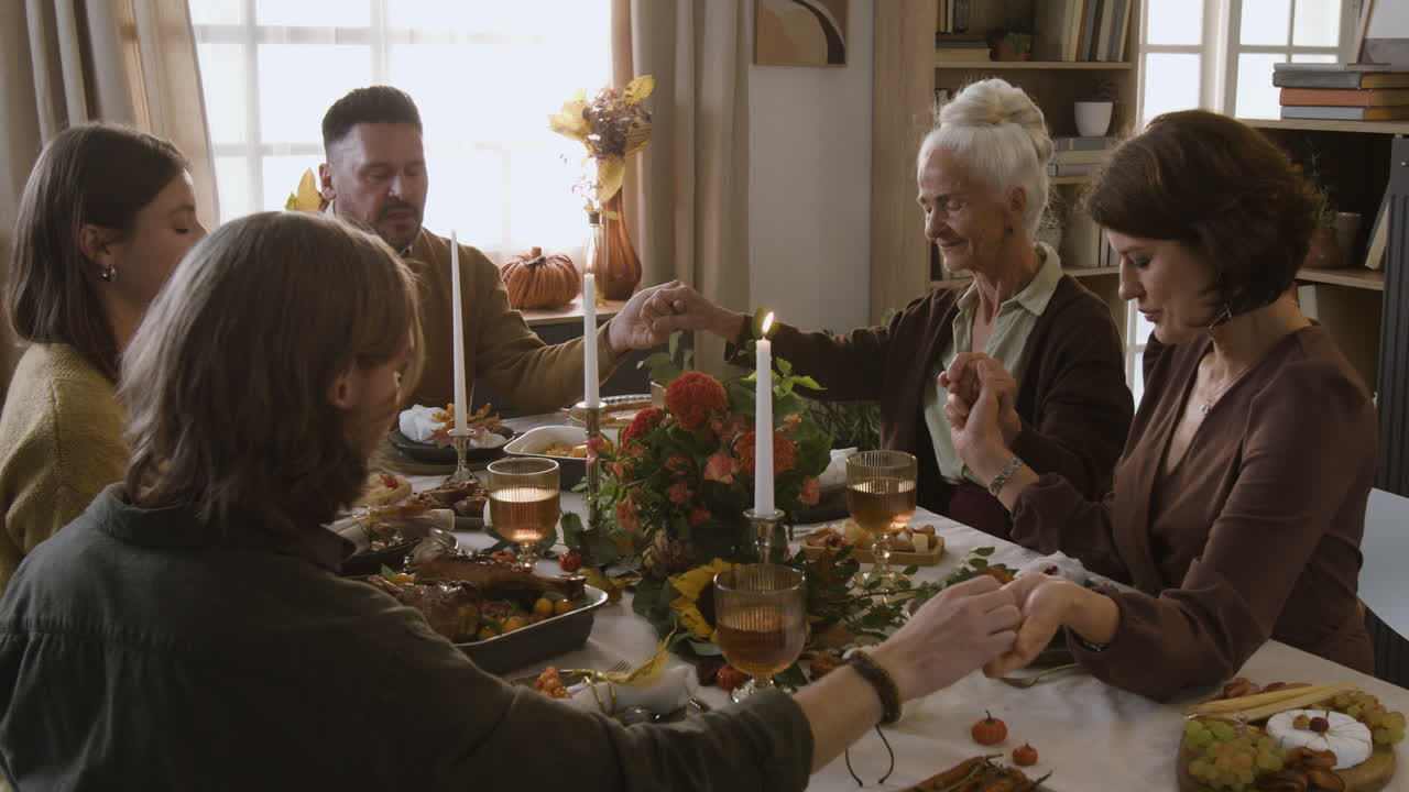 Family Thanksgiving Dinner Prayer