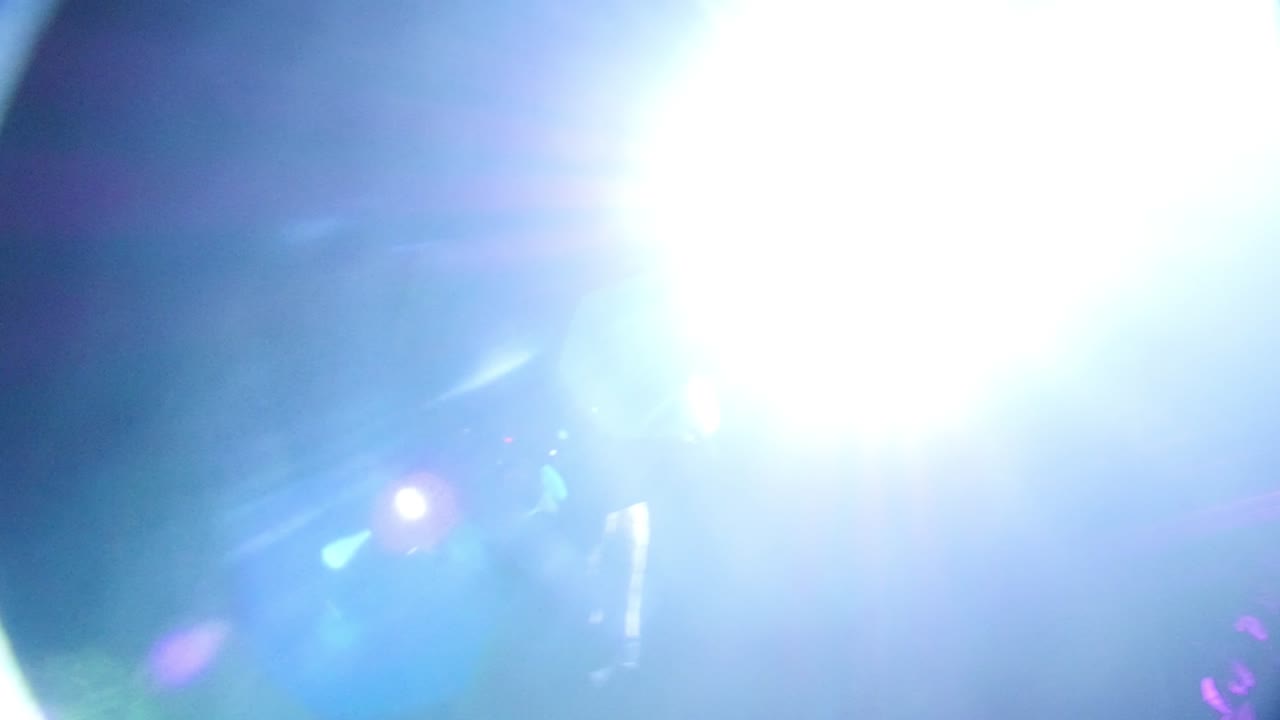 밤에 공중 아크로바틱 공연