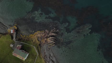 Rural-barn-by-the-turquoise-sea