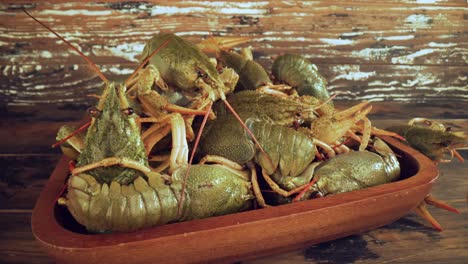 Live-crayfish-on-a-wooden-table