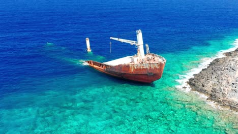 Amazing-and-surprising-isolated-shipwreck-close-up-in-turquoise-water