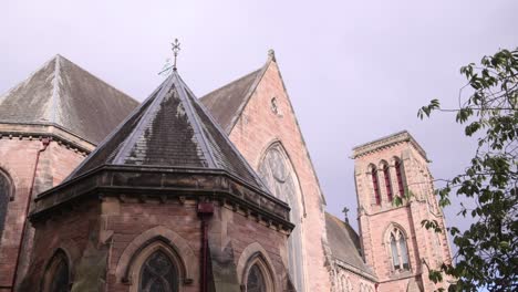 Alte-Backsteinkathedrale-St.-Andrews-In-Inverness,-Schottland-Im-Hochland