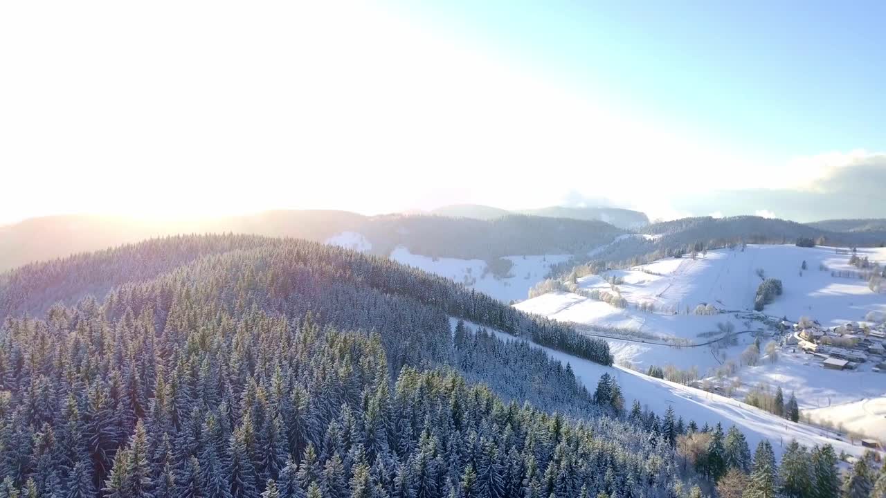 colpo drone di un luogo con la neve
