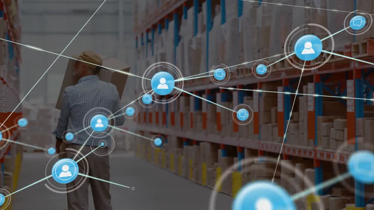 animación de mensajes conectados y iconos de perfil, hombre caucásico llevando cajas en el almacén.