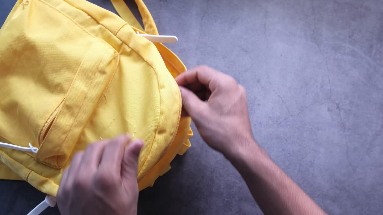 배과 마스크를 준비하고 학교로 가세요.