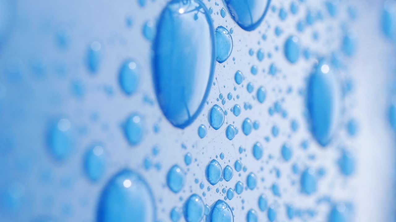 표면에 물방울이 떨어지는 것