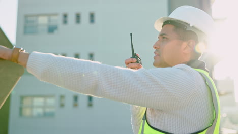 Trabajador-De-Planificación,-Construcción-Y-Construcción-Hablando