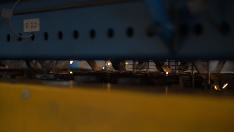 detalles metálicos de soldadura de máquinas industriales en una fábrica de metalurgia