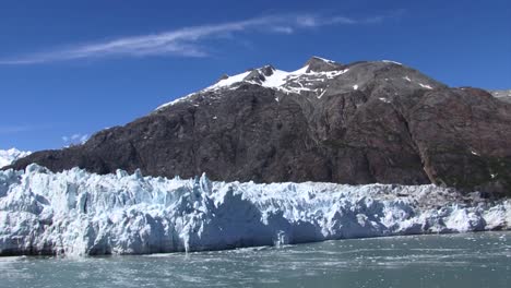 día soleado brillante en alaska, entrada de alquitrán, glaciar margerie