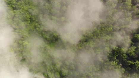 por encima de las nubes con el dron