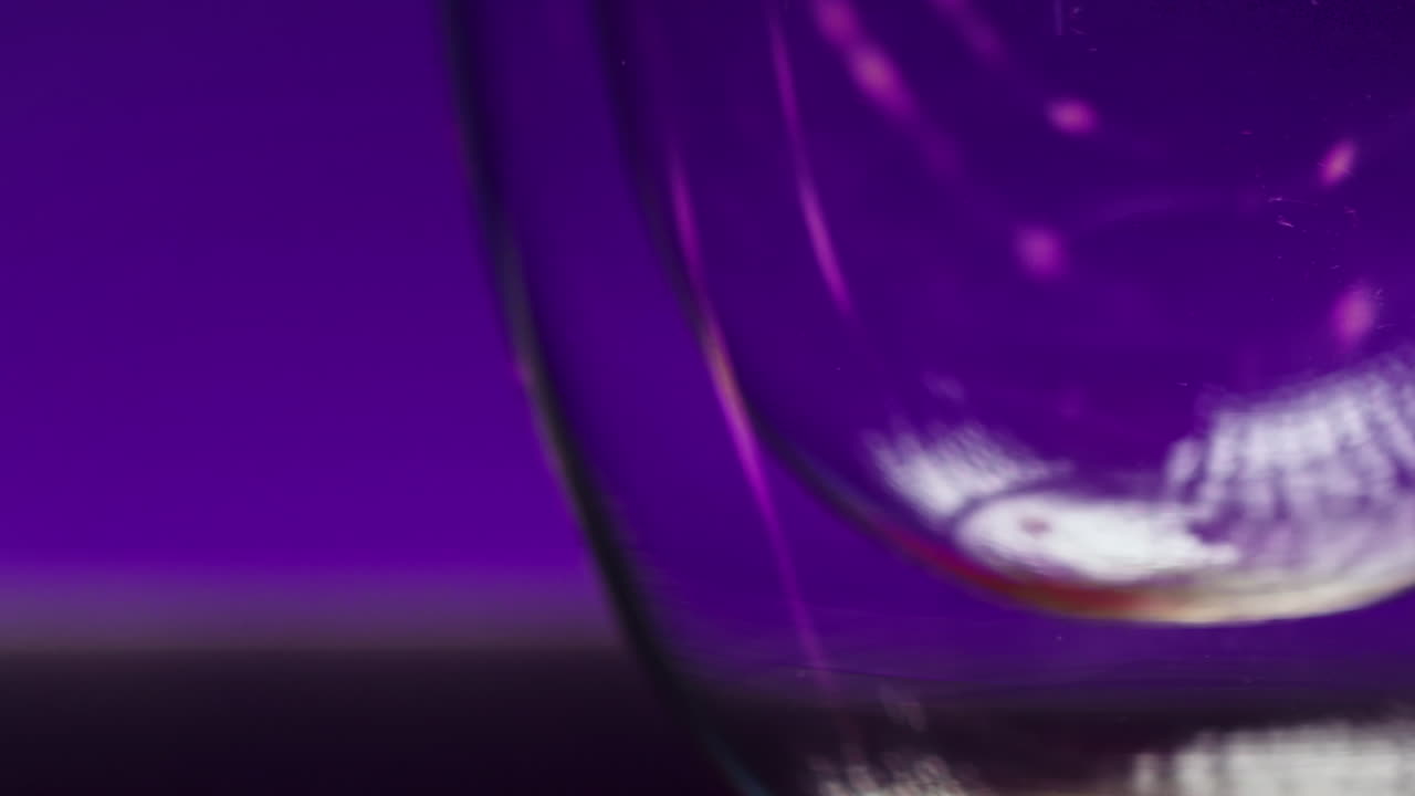 un primer plano de una bebida de café