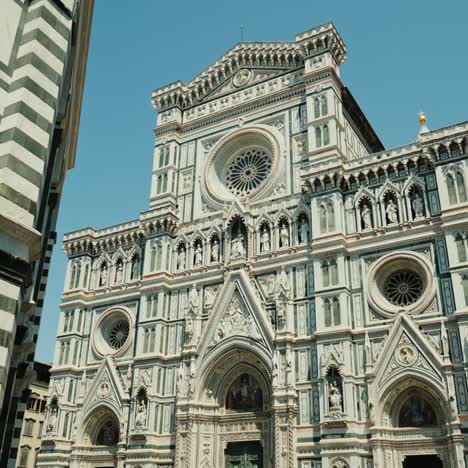 圣玛丽亚德尔菲奥雷大教堂 (duomo santa maria del fiore) 是意大利托斯卡尼省佛罗伦萨市的一个著名的旅游胜地