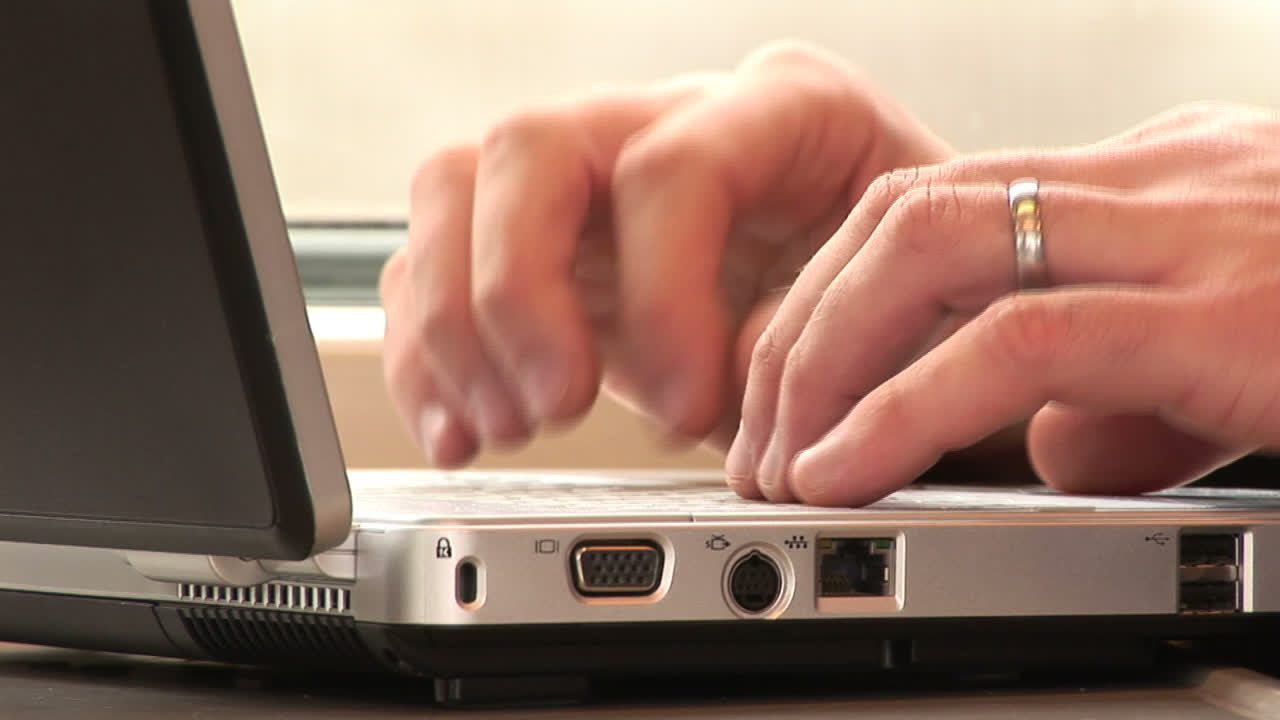 야외에서 일하는 사업가의 스 ⁇  영상