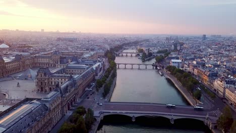 Morgendliche-Schwenkaufnahmen-Von-Paris-Von-Drohne