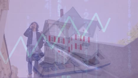 animación de procesamiento de datos y casa sobre empresario biracial hablando en teléfono inteligente