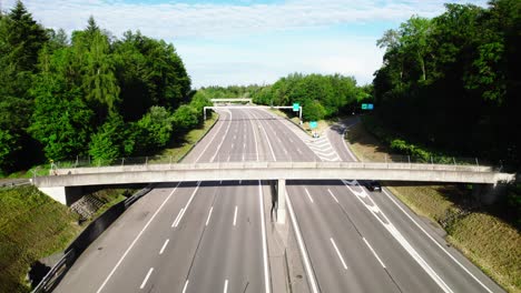 autopista suiza, toma aérea, 4k cerca de berna, suiza