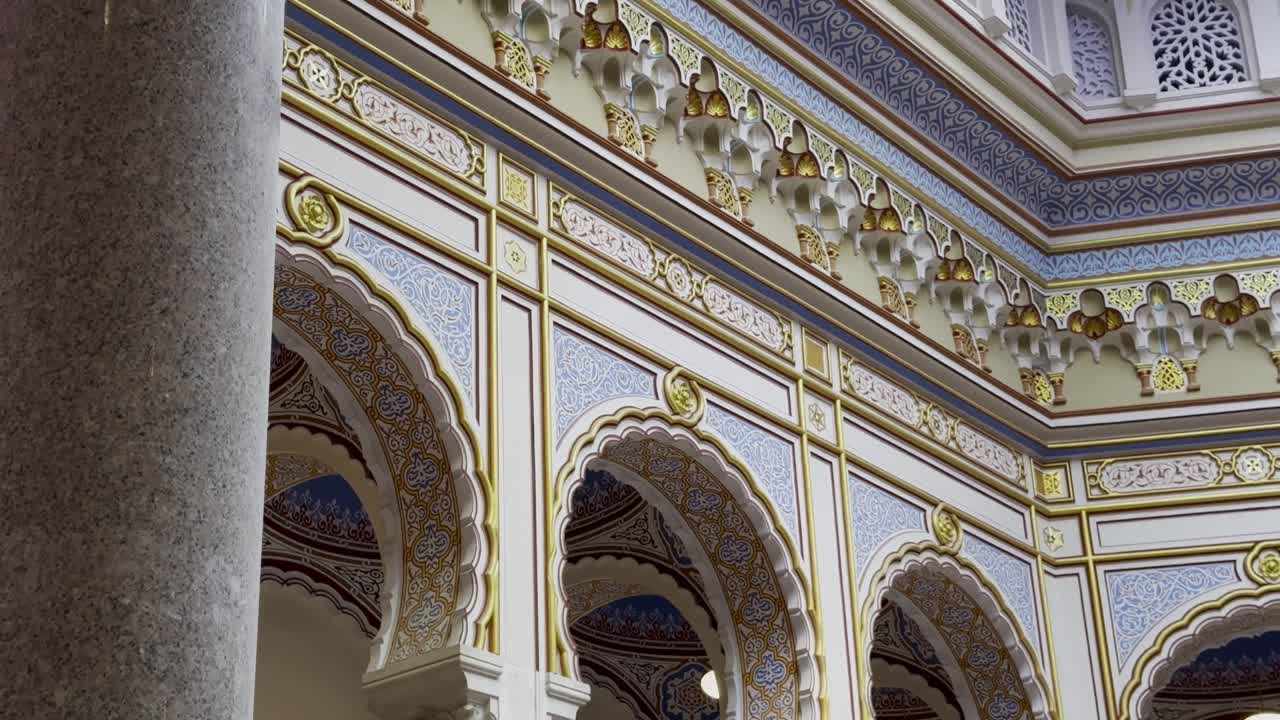 Wonderful and colourful interior of main hall inside Neo-moorish Sarajevo City Hall (Vijećnica) - Bosnia and Herzegovina